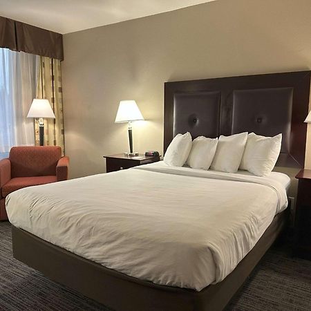Quality Inn & Suites Эверетт Экстерьер фото