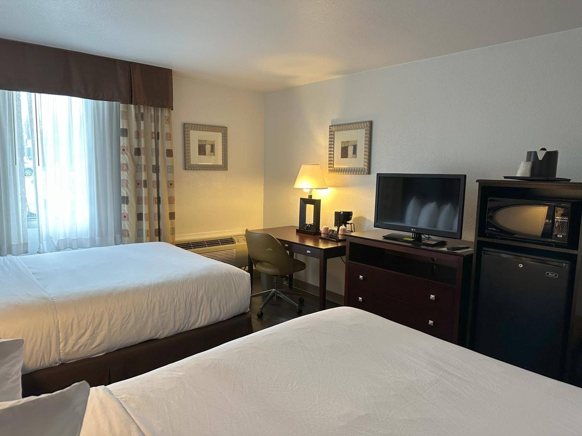 Quality Inn & Suites Эверетт Экстерьер фото