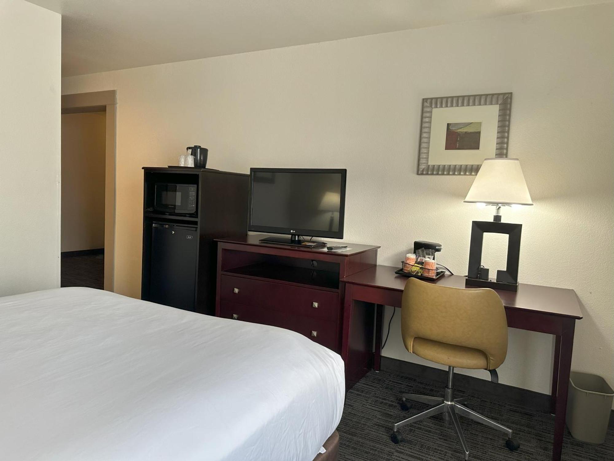 Quality Inn & Suites Эверетт Экстерьер фото