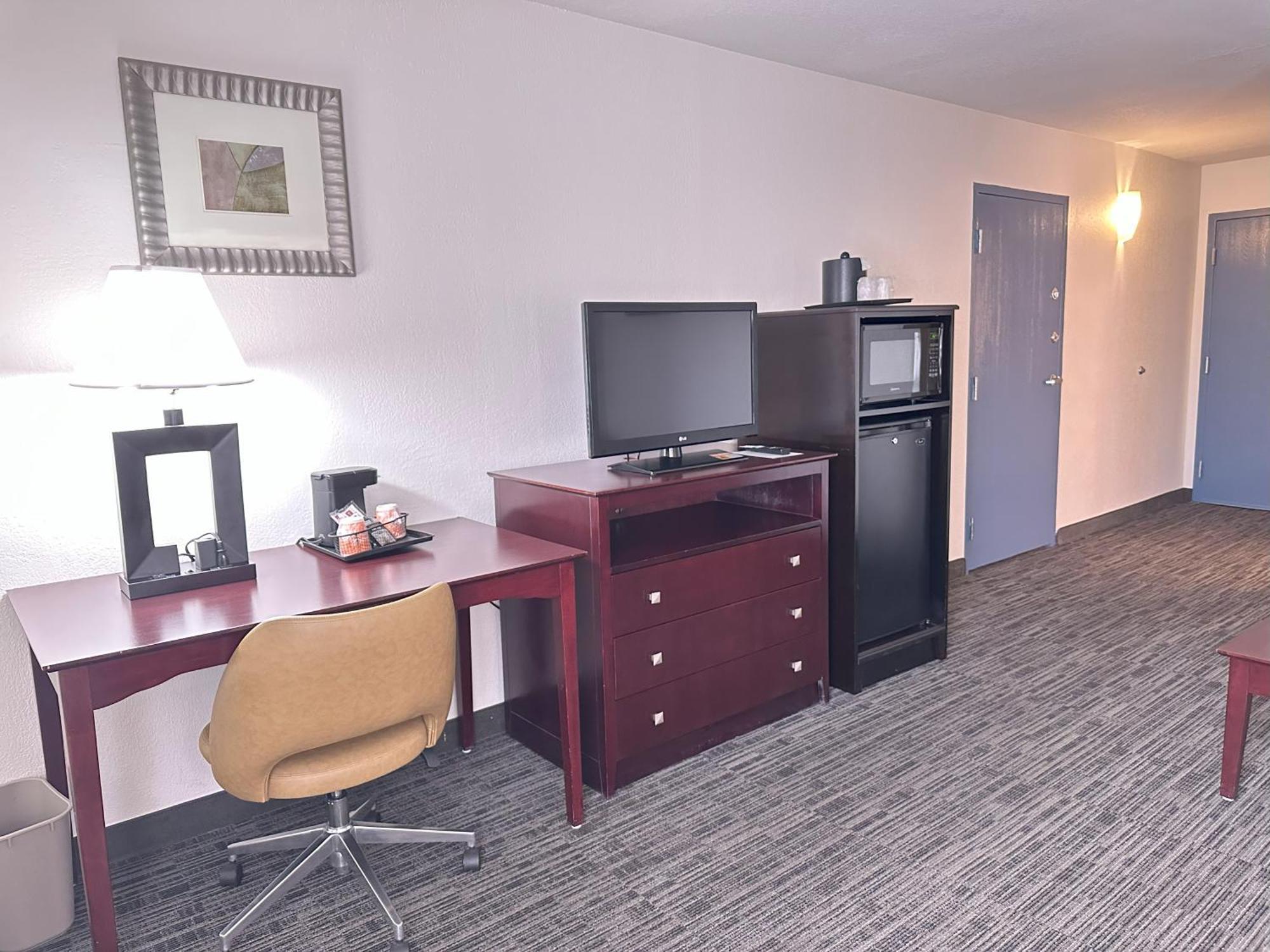 Quality Inn & Suites Эверетт Экстерьер фото