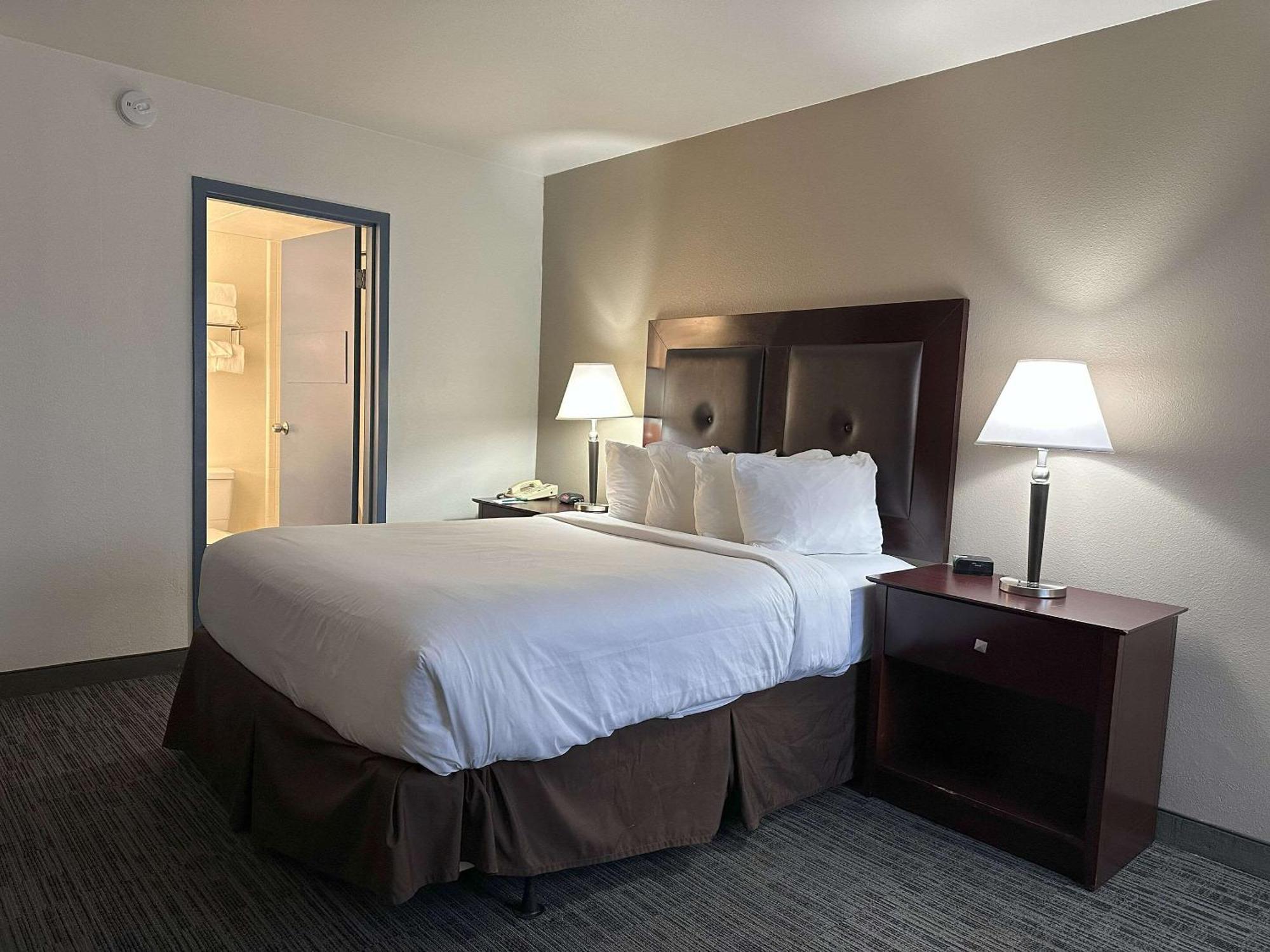 Quality Inn & Suites Эверетт Экстерьер фото