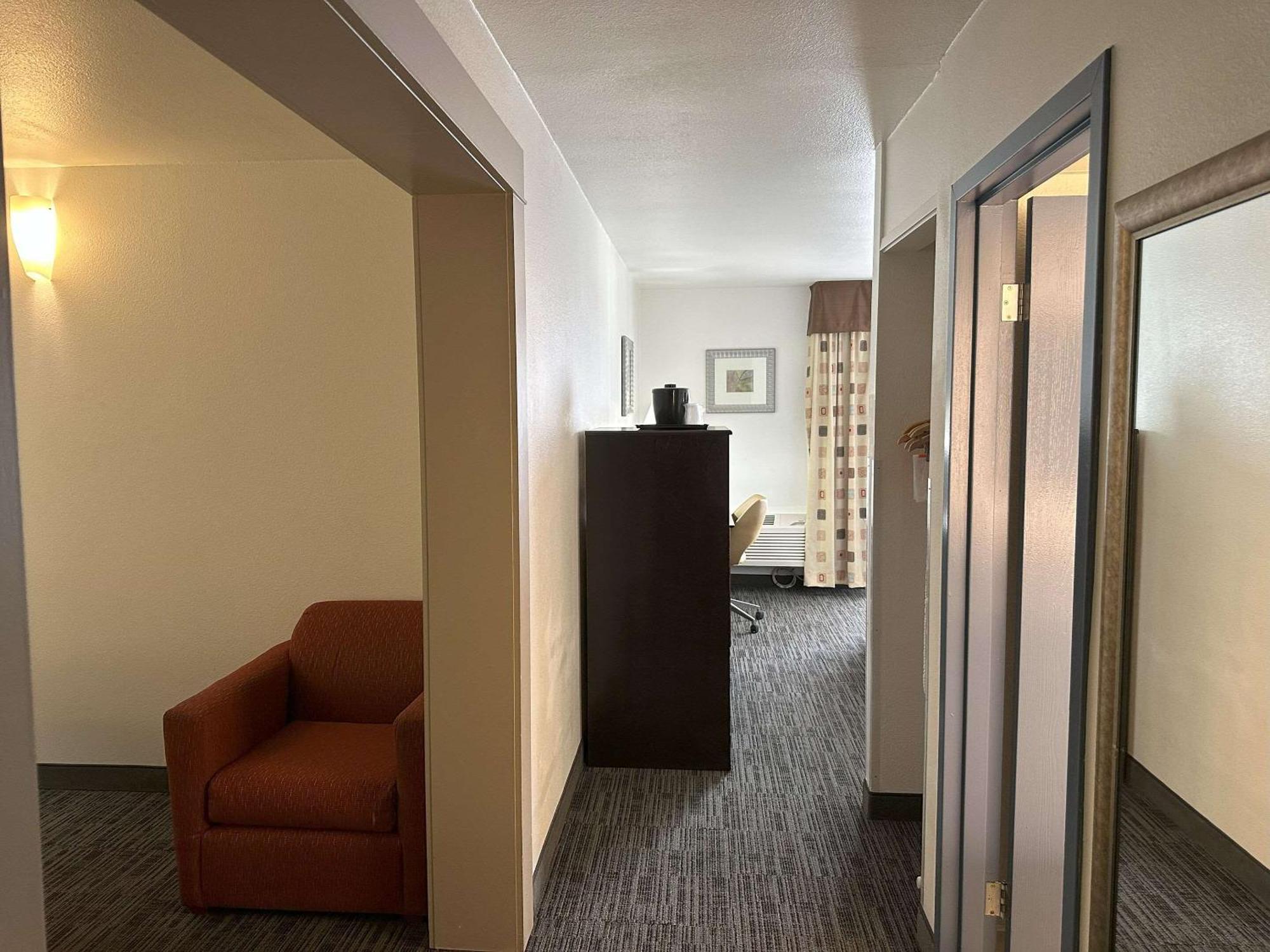 Quality Inn & Suites Эверетт Экстерьер фото