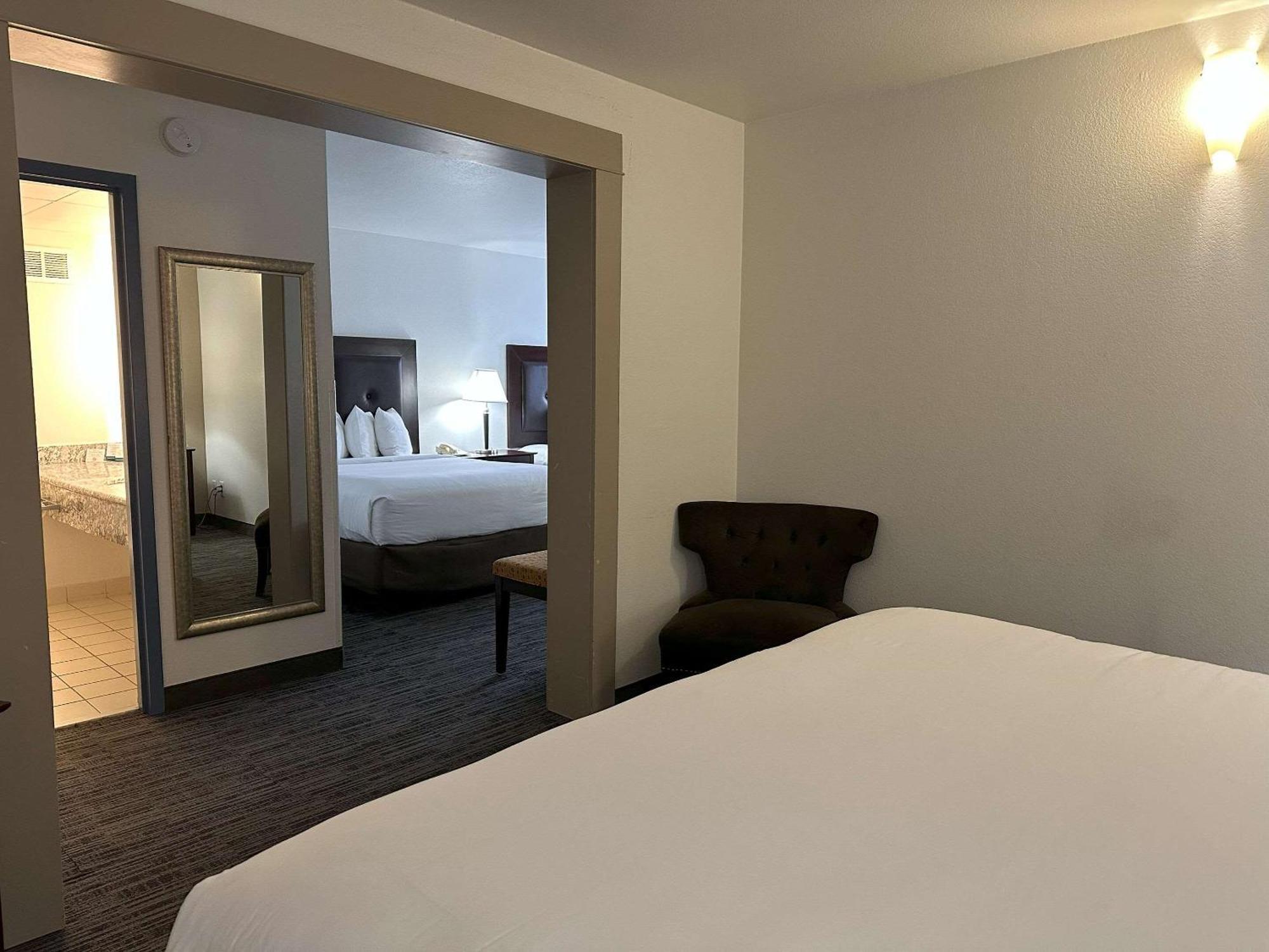 Quality Inn & Suites Эверетт Экстерьер фото