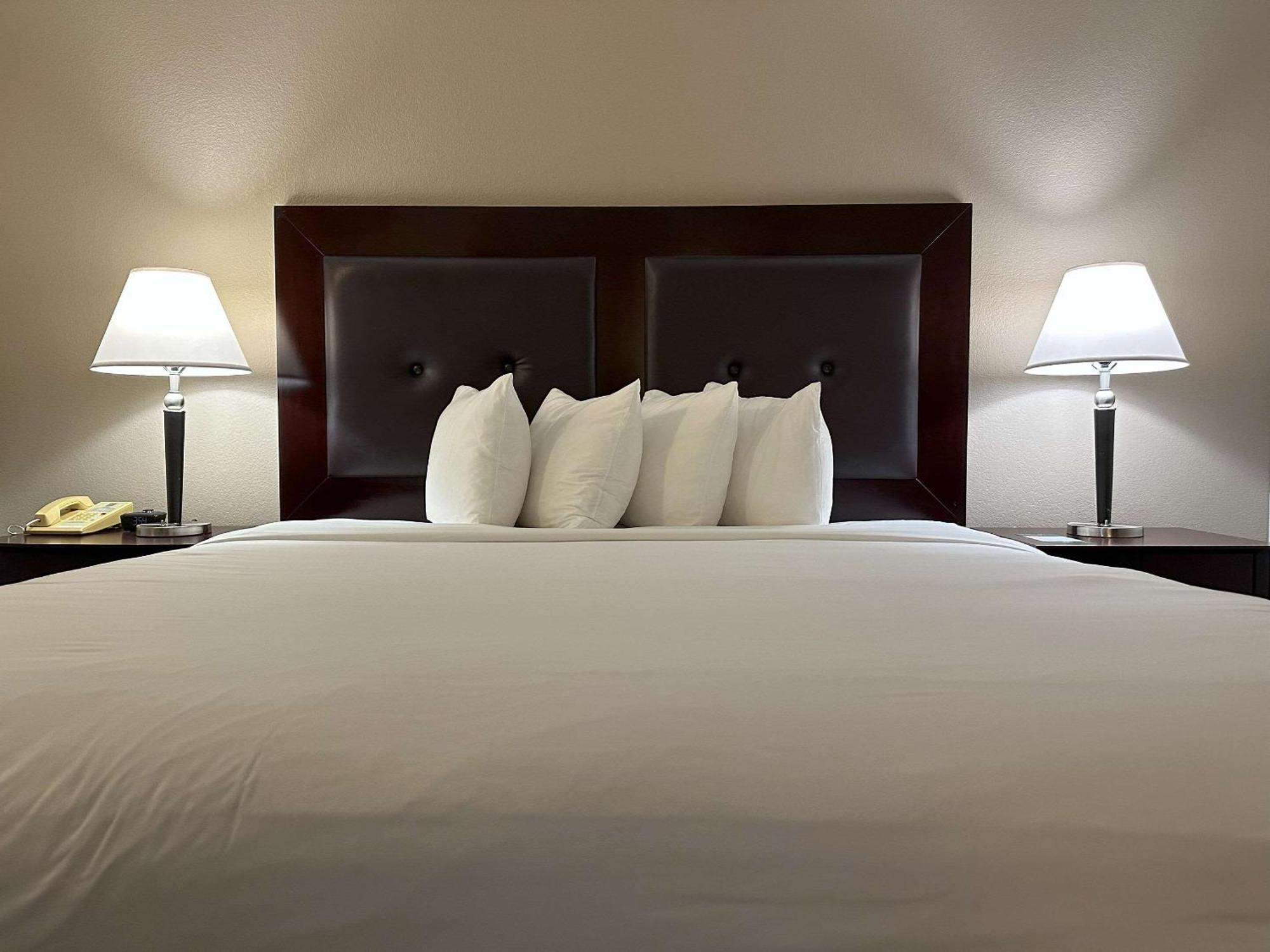 Quality Inn & Suites Эверетт Экстерьер фото