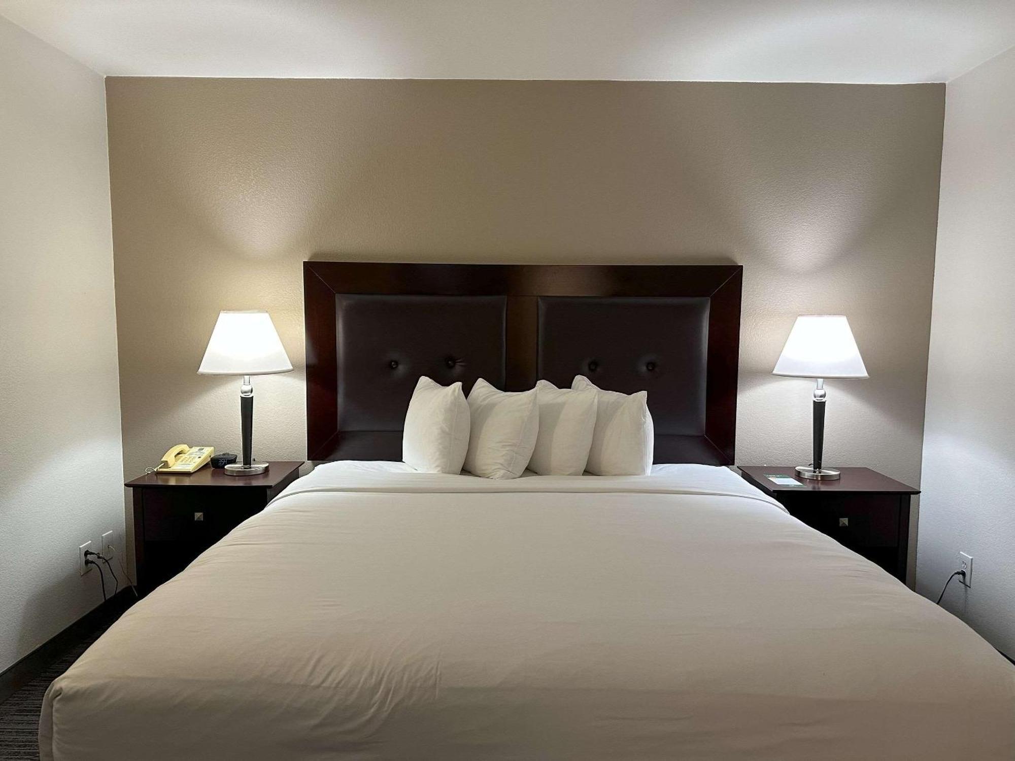 Quality Inn & Suites Эверетт Экстерьер фото