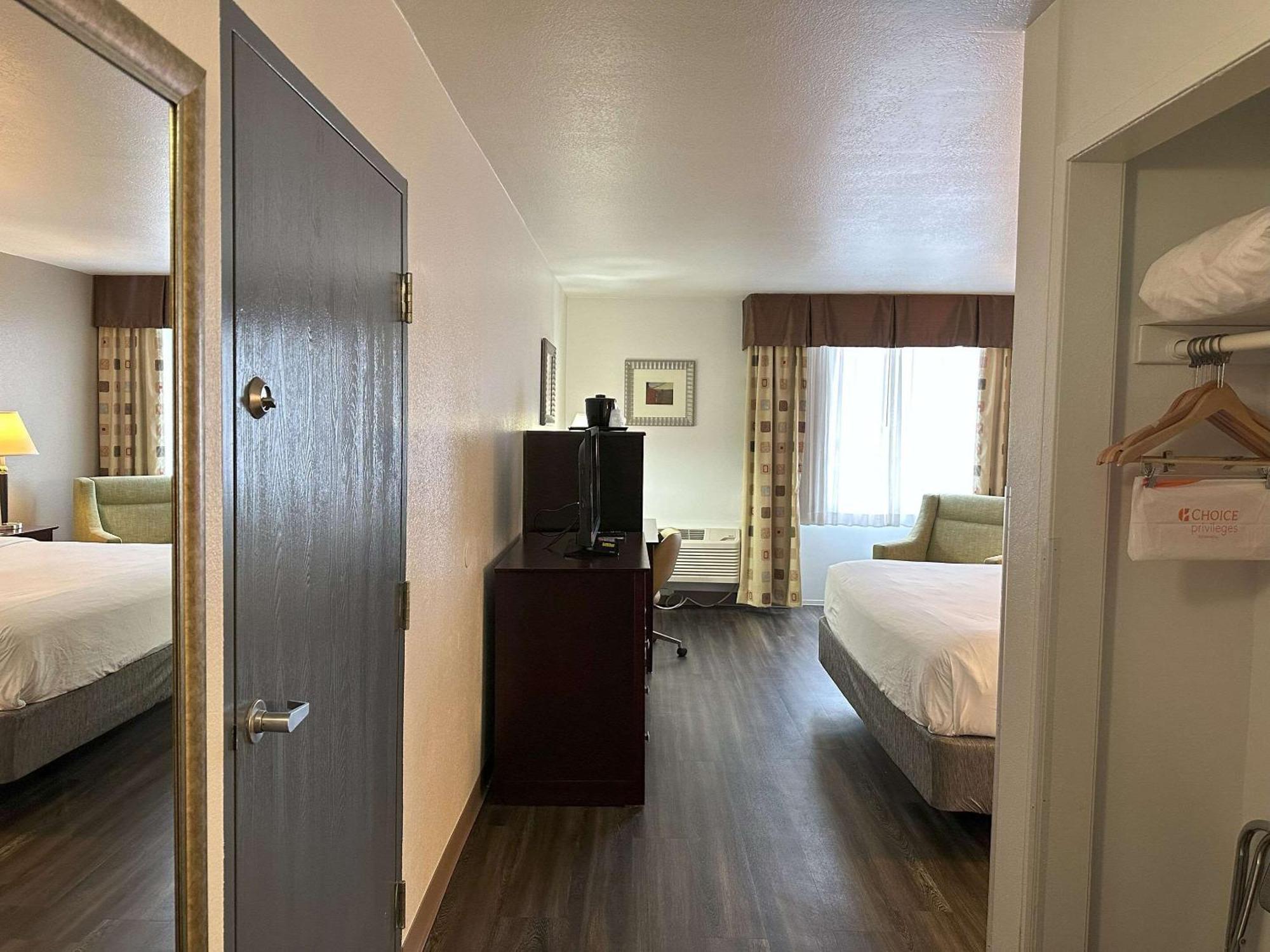 Quality Inn & Suites Эверетт Экстерьер фото